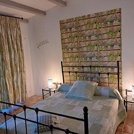 Lou Pin Dou Papet Bed and Breakfast Roquevaire Eksteriør billede
