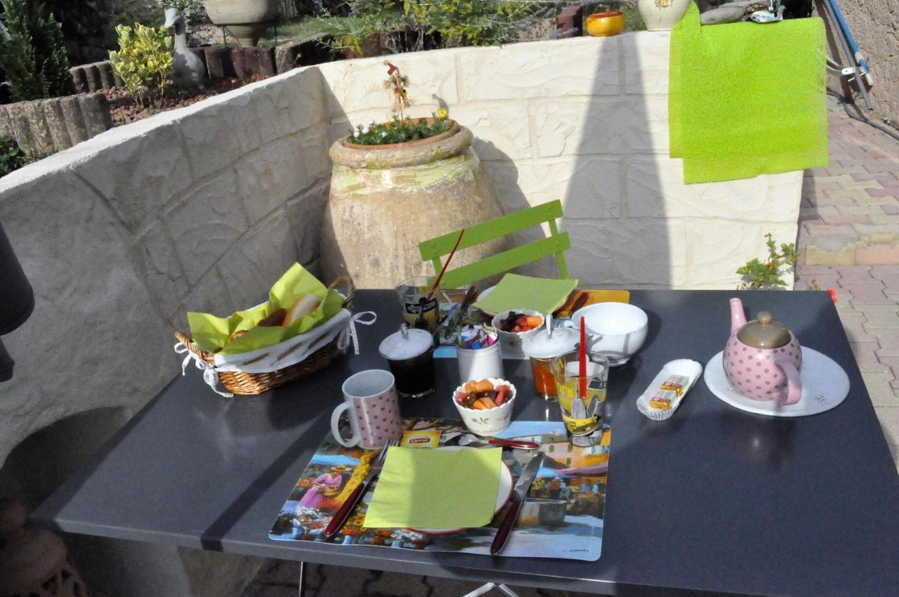 Lou Pin Dou Papet Bed and Breakfast Roquevaire Eksteriør billede