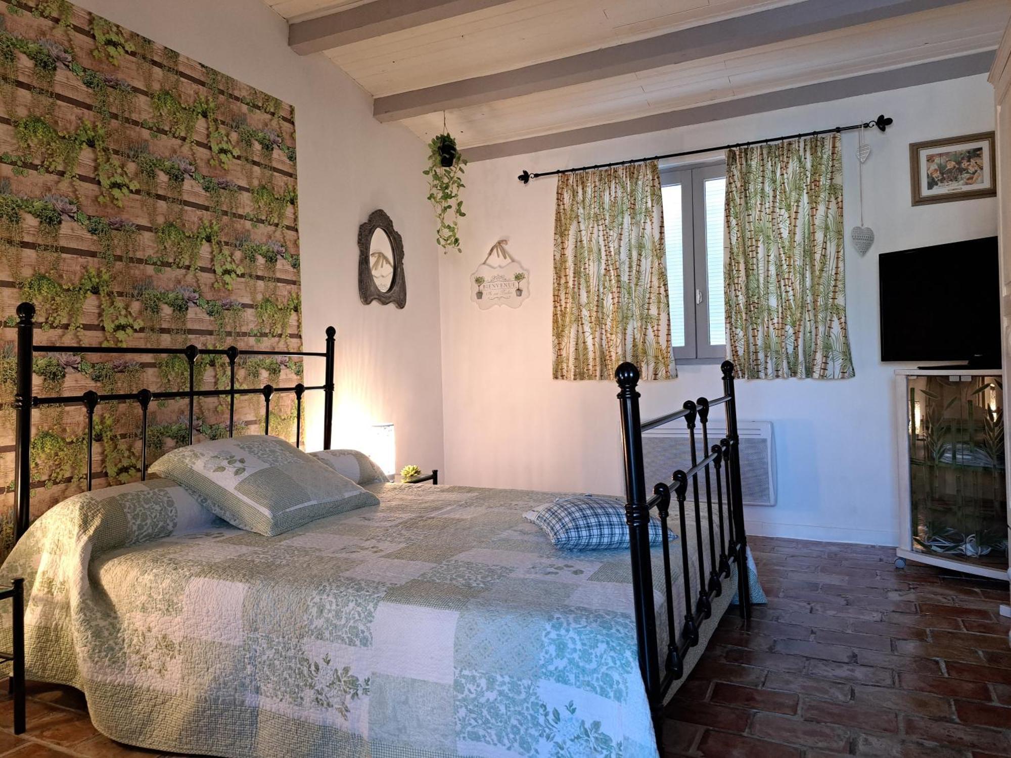 Lou Pin Dou Papet Bed and Breakfast Roquevaire Værelse billede
